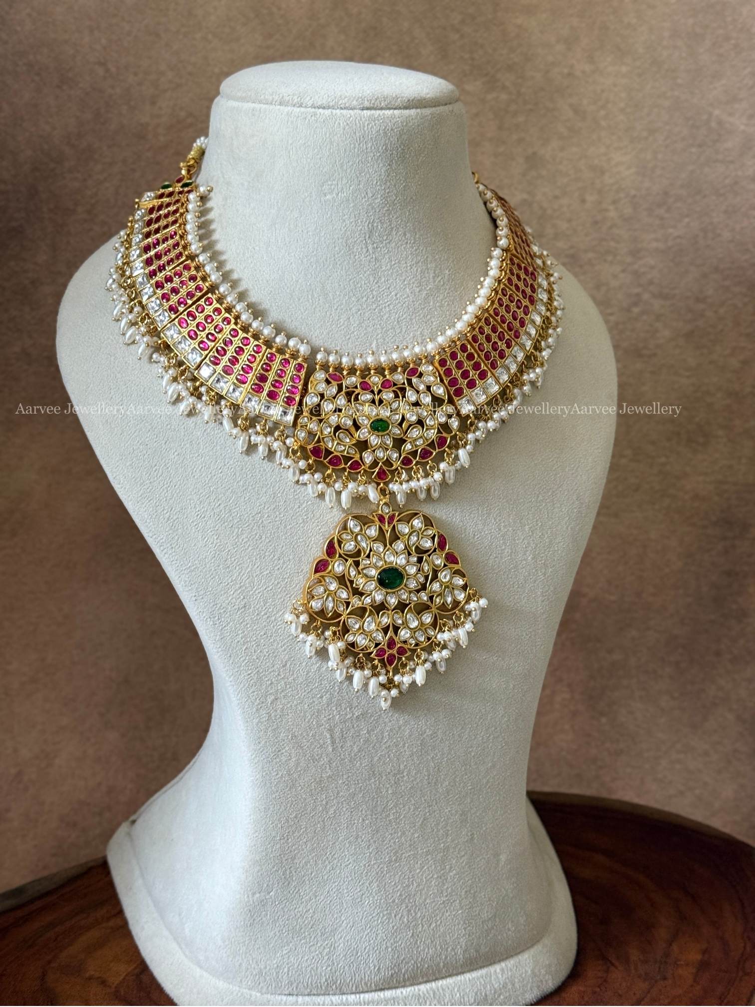 JADAU KUNDAN STATEMENT NECKLACE IN RUBY STONES AND RICE PEARLS