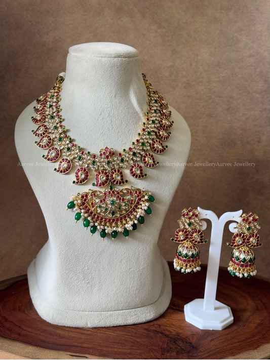 CLASSIC MANGO MOTIF NECKLACE SET WITH KEMP RUBY / GREEN / WHITE STONES AND GREEN BEADS