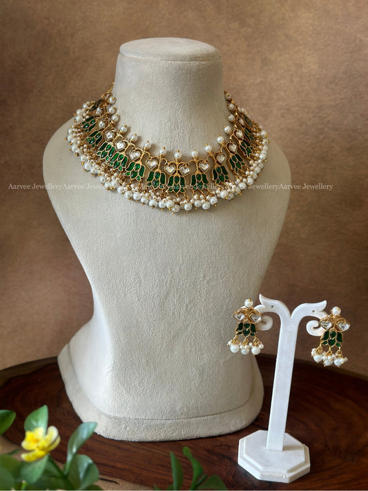 GREEN STONE JADAU KUNDAN INVERTED LOTUS DESIGN NECKLACE SET WITH PEARL BEADS