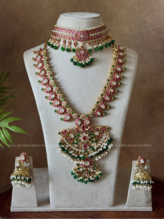 A CLASSIC COMBO JADAU KUNDAN CHOKER WITH MANGO MOTIF HARAM SET WITH LAYERED PENDANT IN GREEN BEADS