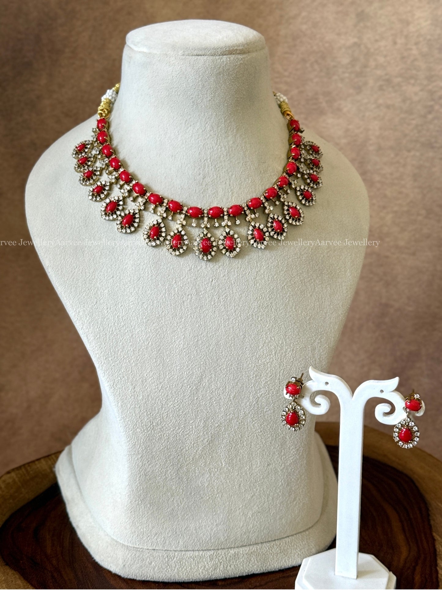 CORAL STONE NECKLACE SET WITH TEAR DROP PENDANT