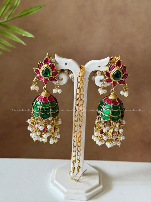 JADAU KUNDAN GREEN / RUBY STONE FLORAL JHUMKI WITH ATTACHED EAR CHAIN