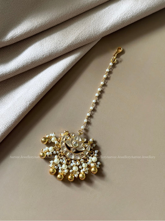 JADAU KUNDAN PEARL BEAD TIKKA WITH WHITE STONE LOTUS PENDANT