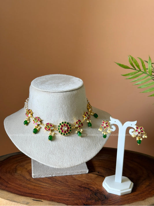 PEARL LINE JADAU KUNDAN CHOKER SET WITH ROUND PENDANT AND GREEN BEAD DROPS