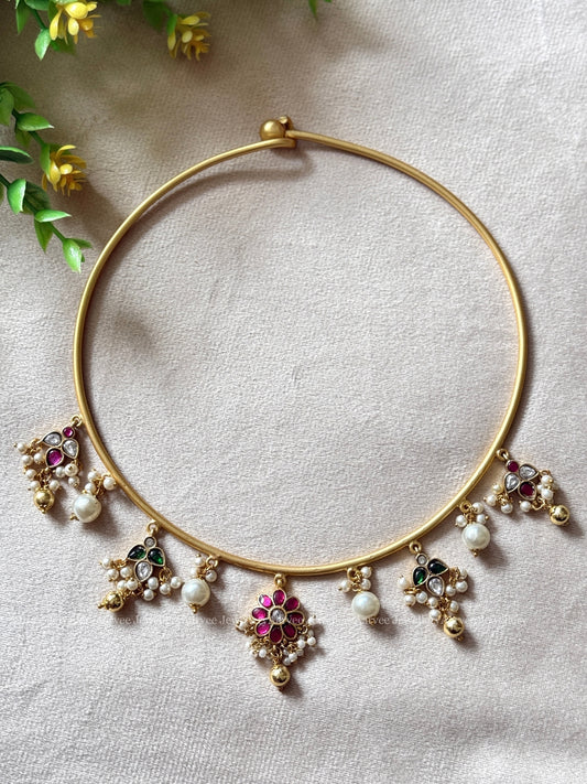 JADAU KUNDAN HASLI NECKLACE WITH FLORAL PENDANT 