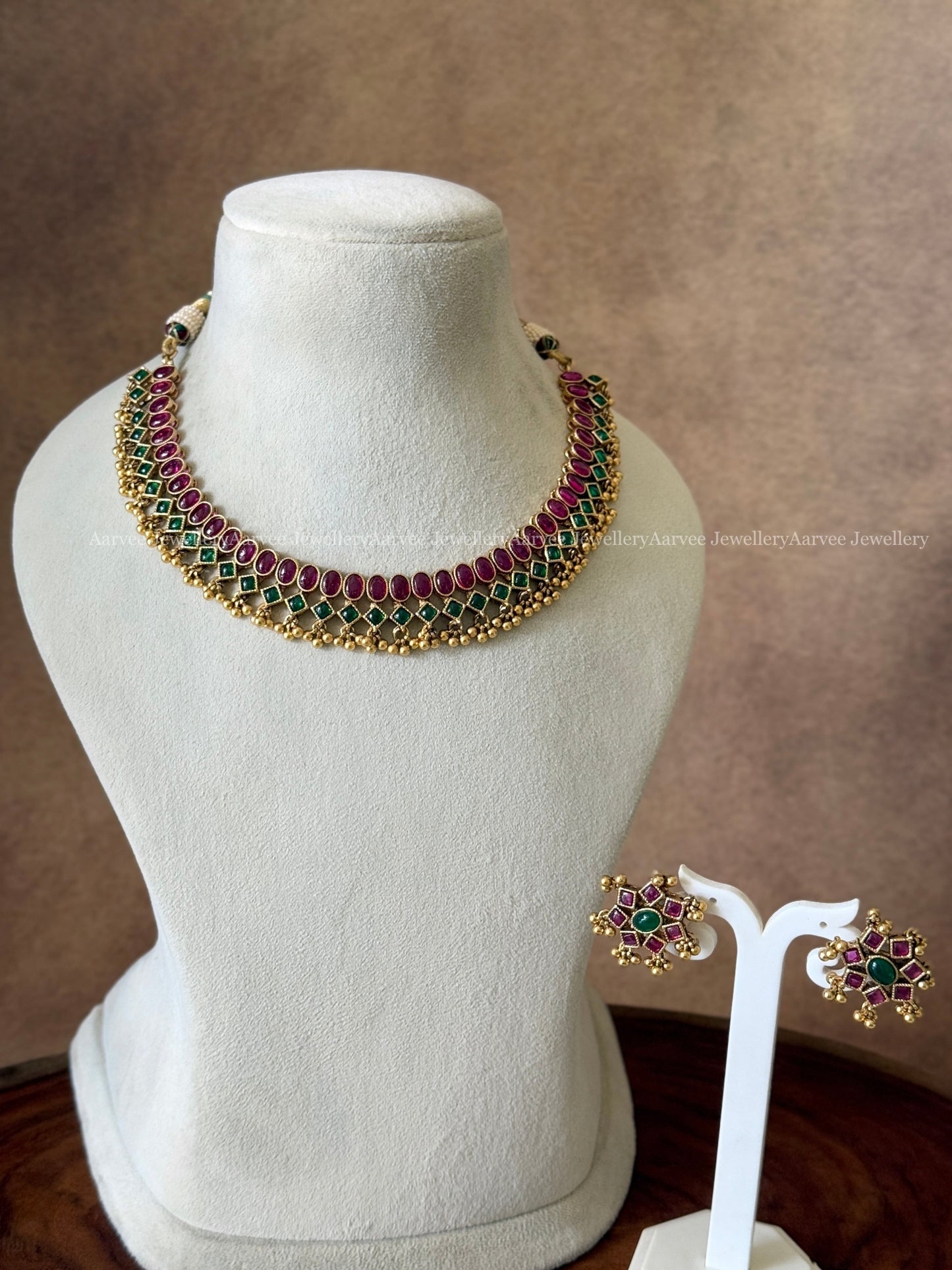 RUBY / GREEN KEMP STONE NECKLACE SET