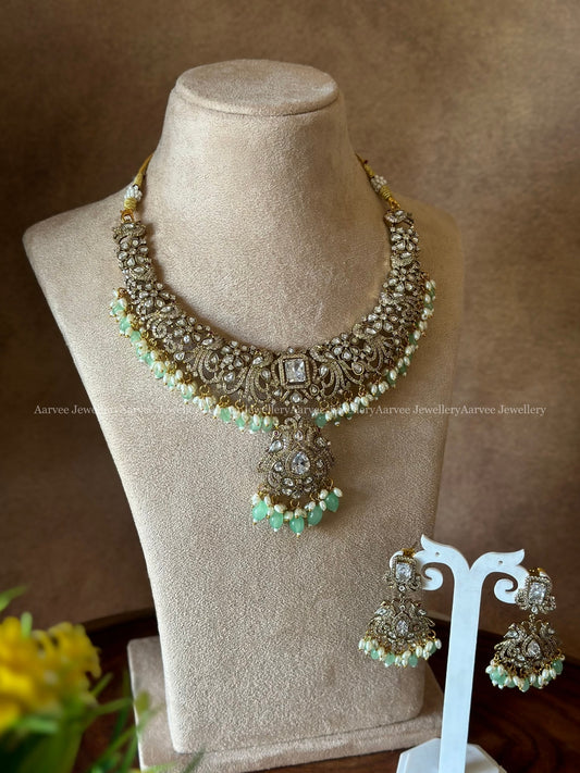 VICTORIAN WHITE STONE NECKLACE SET WITH PASTEL BEADS