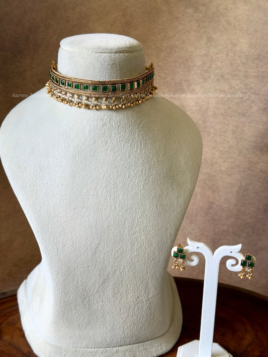 GOLD CHAIN CHOKER SET WITH GREEN STONES