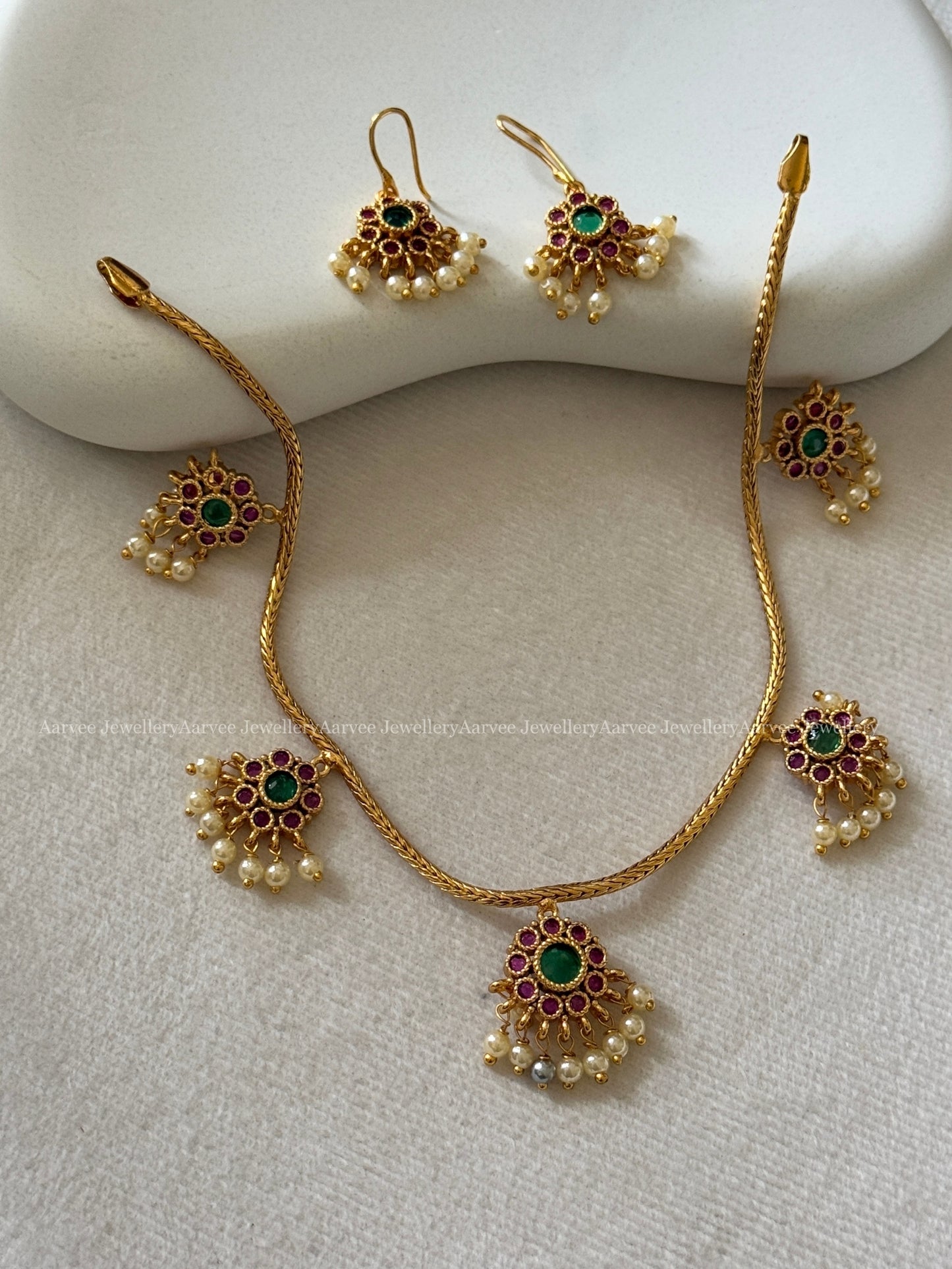 DELICATE FLORAL MULTI PENDANT NECKLACE SET IN RUBY GREEN COLOUR KEMP STONES