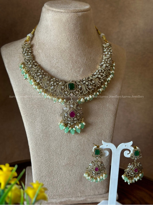 VICTORIAN WHITE / RED / GREEN STONES NECKLACE SET WITH PASTEL BEADS