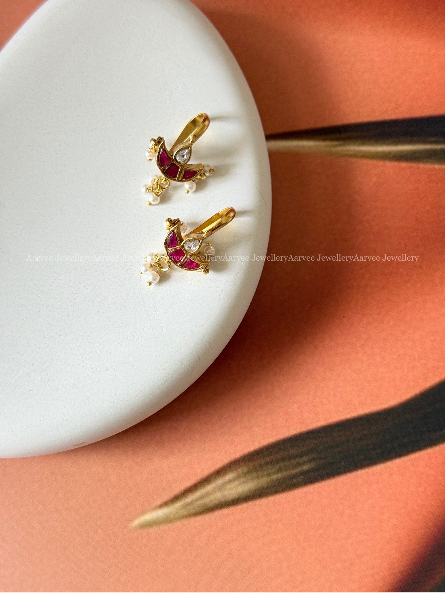 JADAU KUNDAN RUBY/GREEN/WHITE STONES CHAND & FLORAL DESIGN EAR CUFF / BUGADI