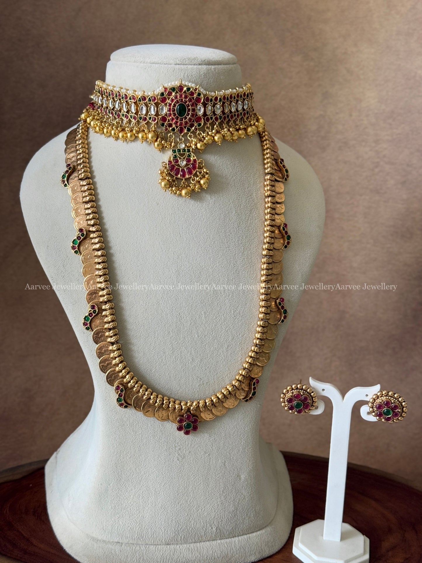 COMBO - KEMP SINGLE PENDANT CHOKER WITH COIN MID LENGTH HARAM SET WITH KEMP STONES FLORAL PENDANT