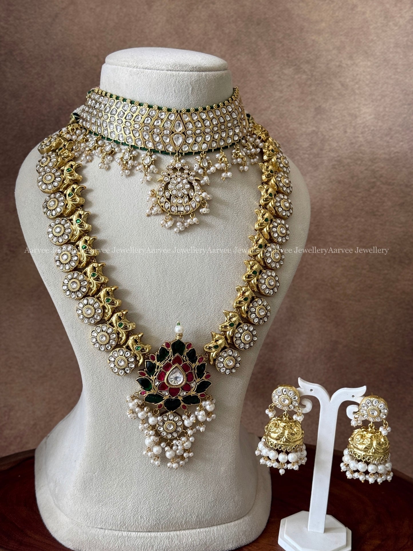 JADAU KUNDAN SEMI BRIDAL WHITE STONE FLORAL CHOKER WITH LOTUS HARAM SET WITH PEARLS