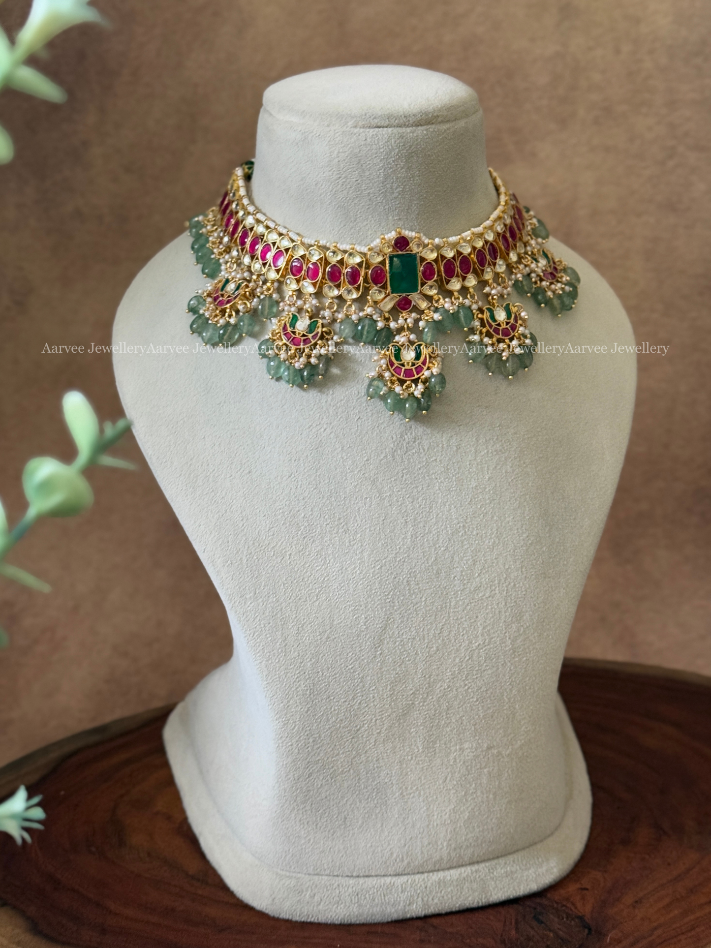 JADAU KUNDAN RUBY / GREEN STONE MULTI PENDANT CHOKER AND STRAWBERRY BEADS