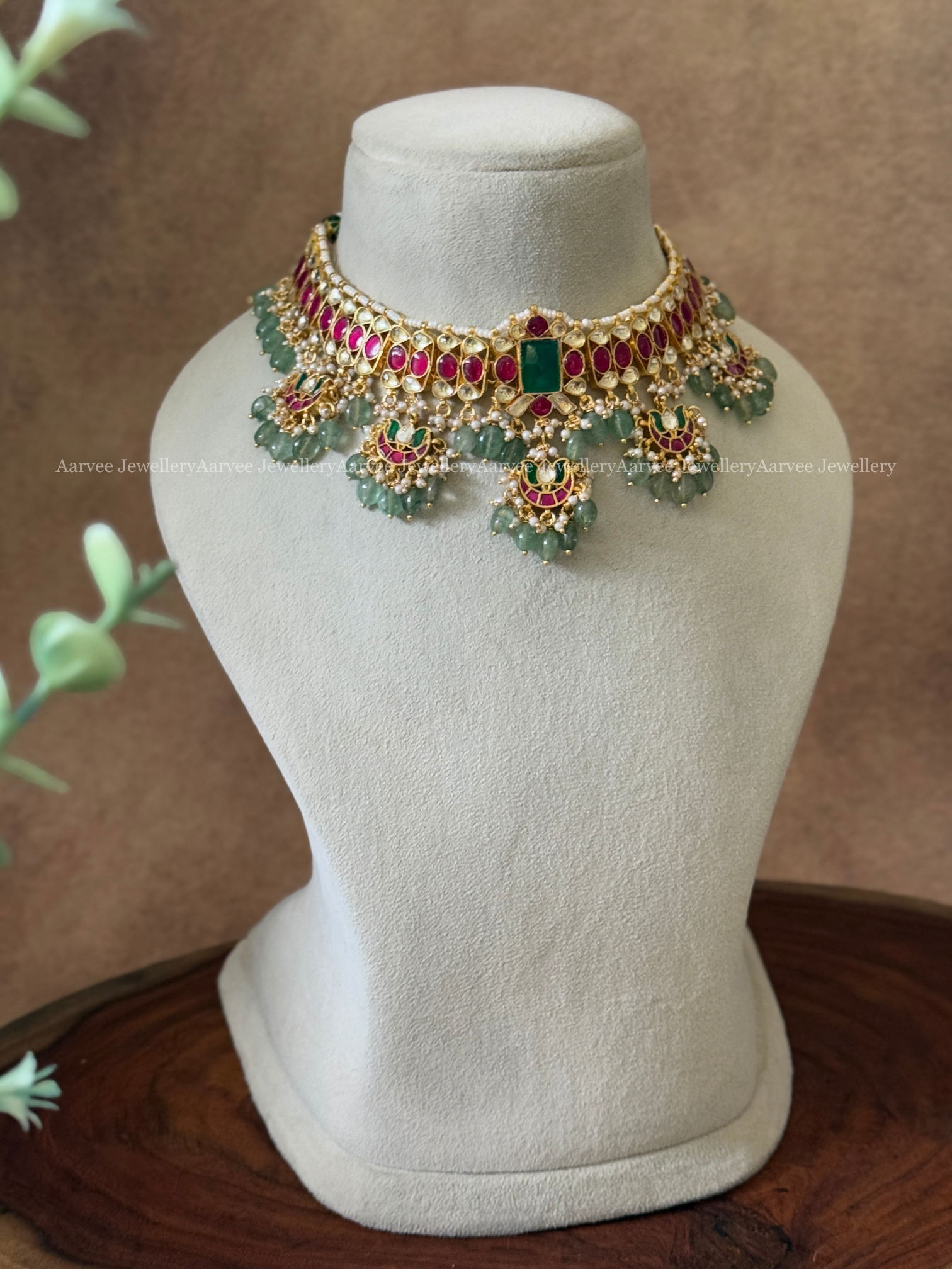 JADAU KUNDAN RUBY / GREEN STONE MULTI PENDANT CHOKER AND STRAWBERRY BEADS