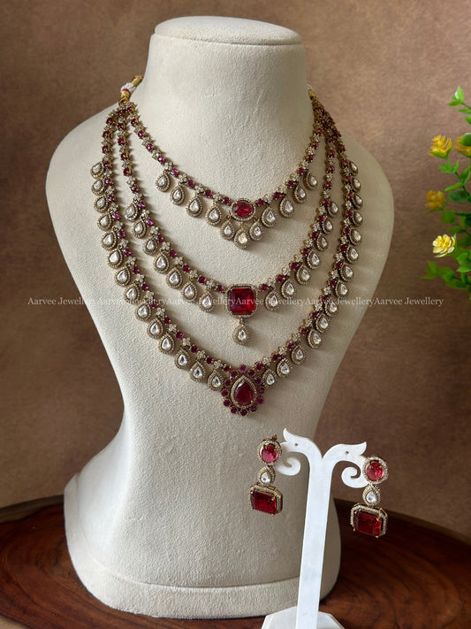 VICTORIAN THREE LAYER MID LENGTH CHAIN SET WITH RED STONES