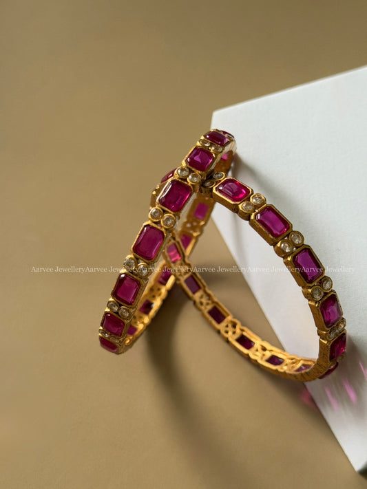 RUBY STONES KEMP BANGLE