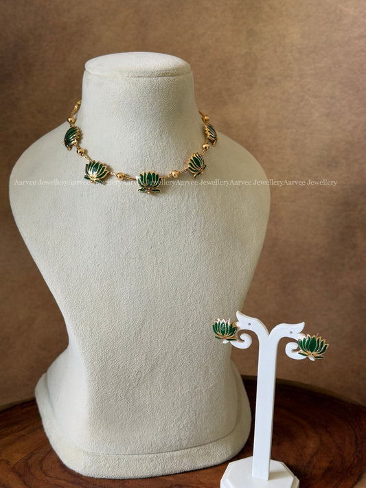 DELICATE GREEN LOTUS NECKLACE SET