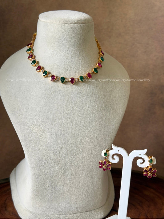MINIMAL RUBY / GREEN STONE FLORAL NECKLACE SET