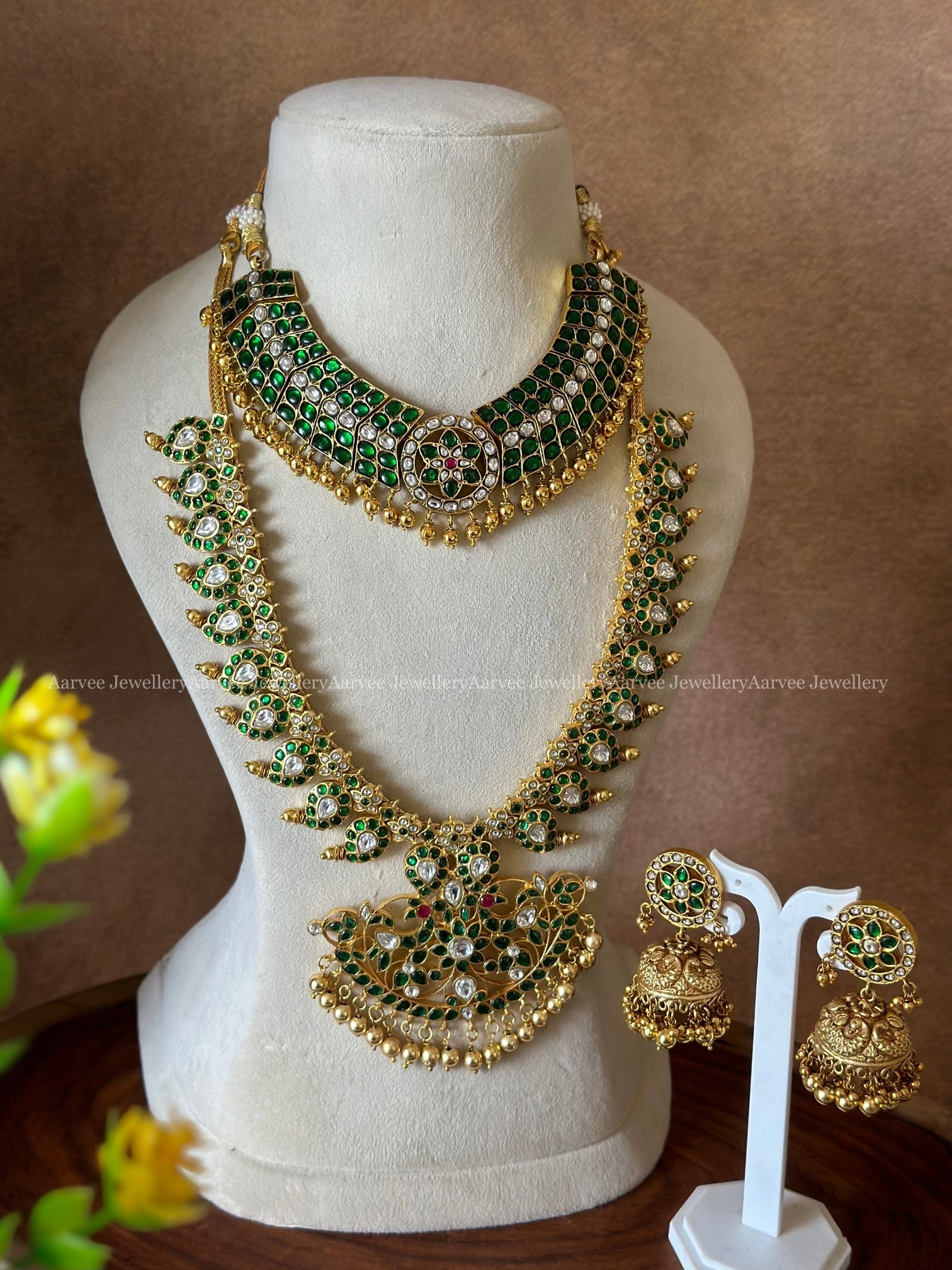 JADAU KUNDAN BRIDAL JEWELLERY - GREEN STONE BUTTA CHOKER & GREEN STONE MANGO MOTIF MID LENGTH NECKLACE WITH GOLD ANF BUTTA JHUMKI