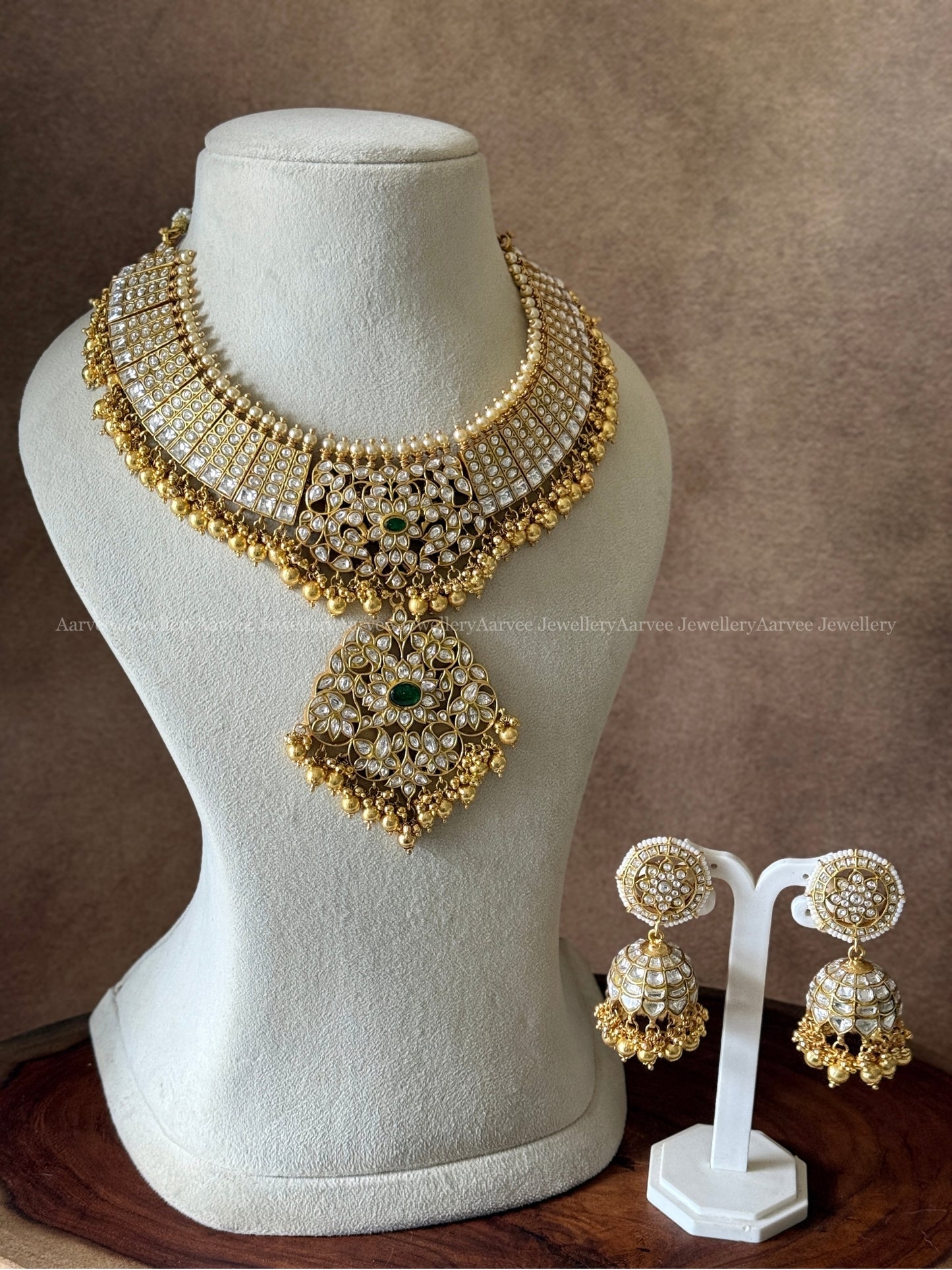 JADAU KUNDAN STATEMENT NECKLACE & BUTTA JHUMKI WITH WHITE STONES & GOLD BEADS