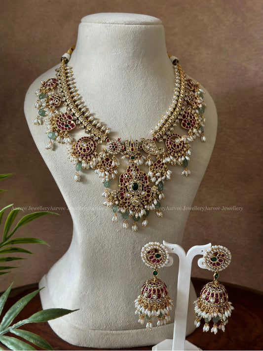 GUTTA PUSALU NECKLACE SET WITH RUBY STONES AND MIX OF PEARLS AND PASTEL BEADS