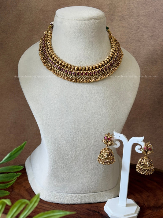 FULL GOLD TONE NECKLACE SET WITH RUBY STONES