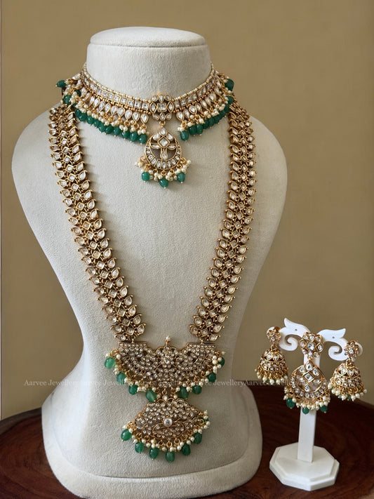 A WHIMSICAL WHITE KUNDAN STONES SEMI BRIDAL JEWELLERY SET WITH PASTEL BEADS