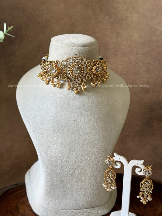 GOLD FINISH KEMP WHITE STONE FLORAL CHOKER SET WITH GOLD BEADS