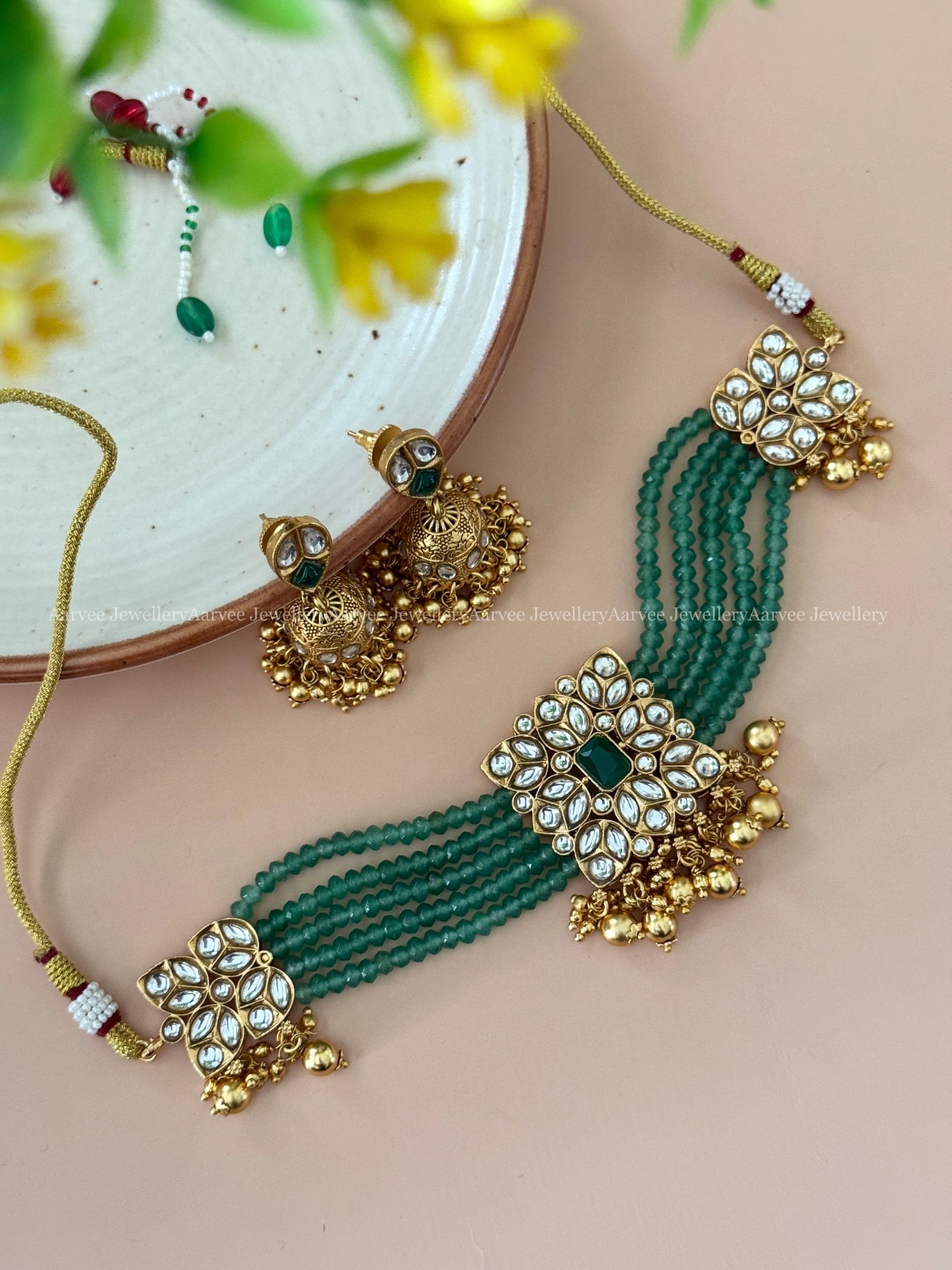 PASTEL BEADED SQUARE CHOKER SET WITH WHITE STONES WITH GOLD BEADS