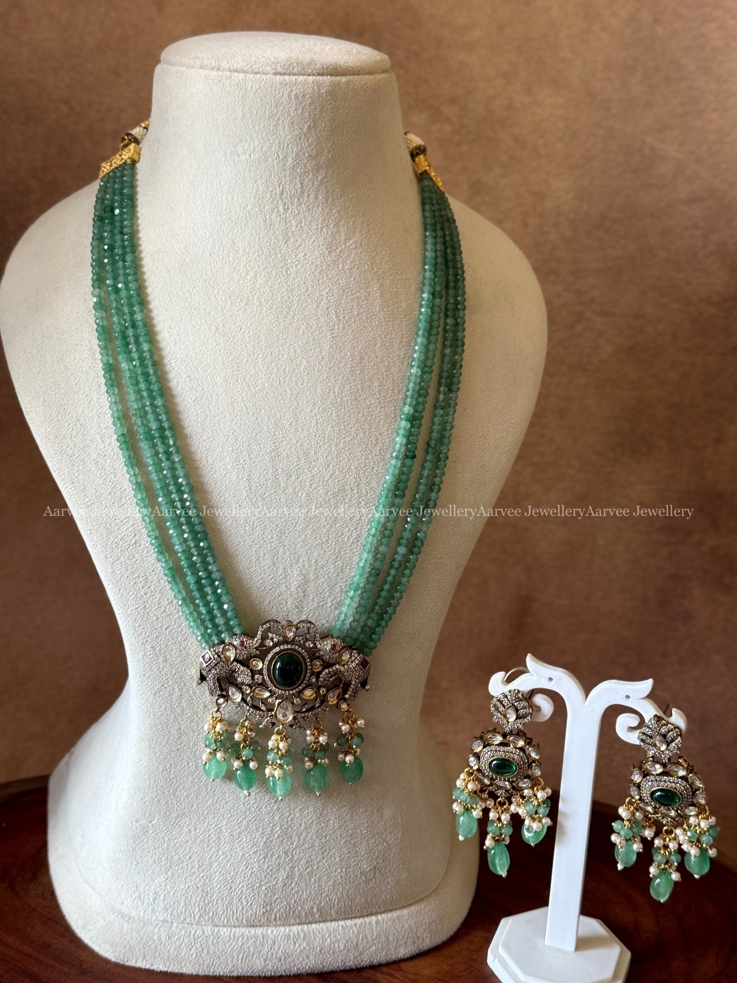 VICTORIAN PASTEL BEADED MID LENGTH CHAIN SET WITH PASTEL BEADS