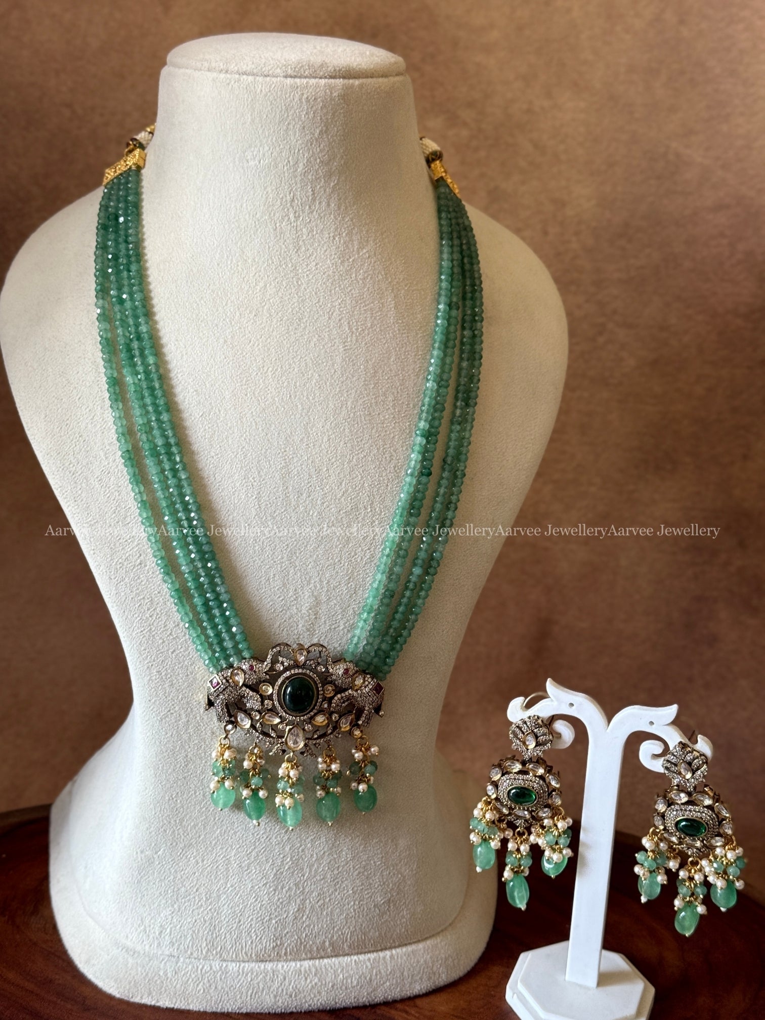 VICTORIAN PASTEL BEADED MID LENGTH CHAIN SET WITH PASTEL BEADS