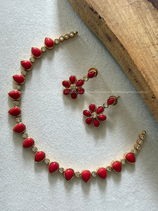 MINIMAL CORAL STONE FLORAL NECKLACE SET