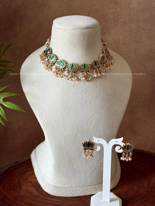 DELICATE  LOTUS NECKLACE SET WITH PEARLS