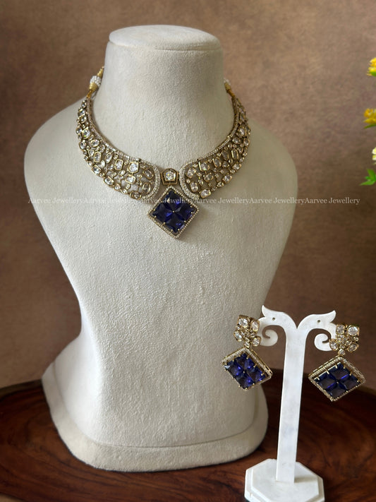 VICTORIAN NECKLACE SET IN PURPLE STONES