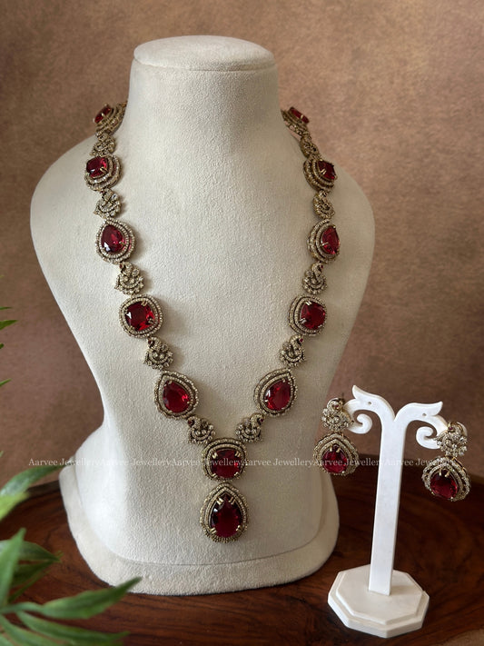 VICTORIAN MID-LENGTH CHAIN SET WITH RUBY STONES