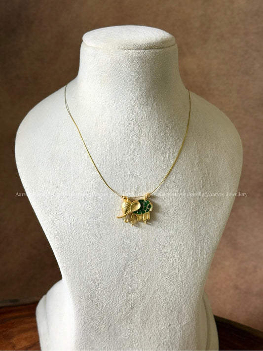 INVISIBLE CHAIN WITH GREEN STONE ELEPHANT PENDANT