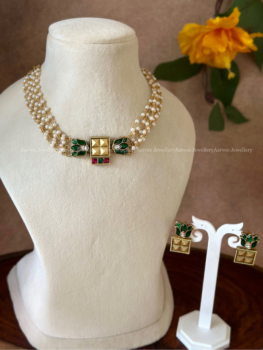 JADAU KUNDAN PEARL LINE CHOKER SET WITH GREEN LOTUS PENDANT