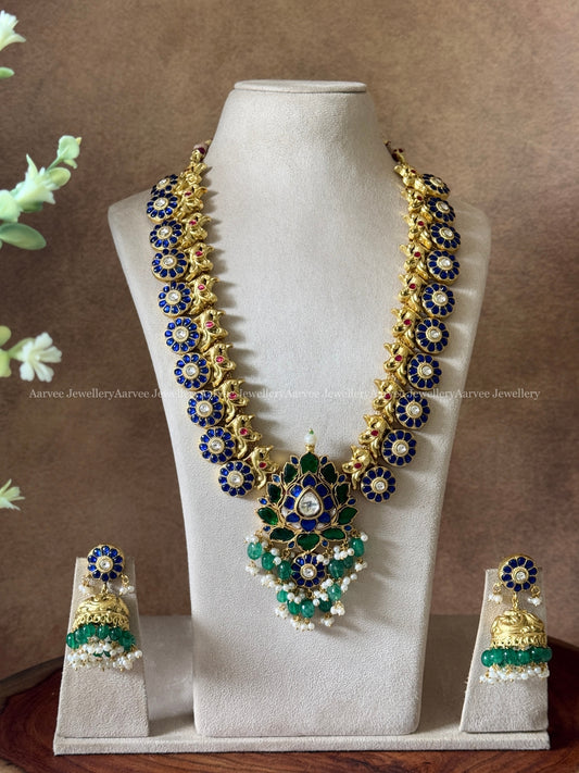 JADAU KUNDAN BLUE STONE BUTTA HARAM SET WITH LOTUS PENDANT IN GREEN BEADS