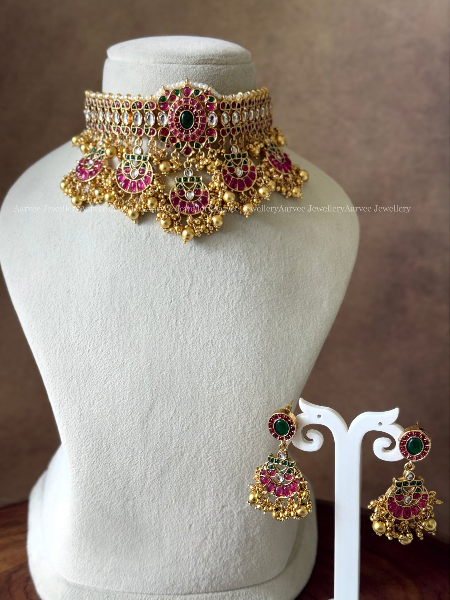 PREMIUM KEMP WHITE/ RUBY/GREEN STONES MULTI PENDANT CHOKER SET WITH GOLD BEADS