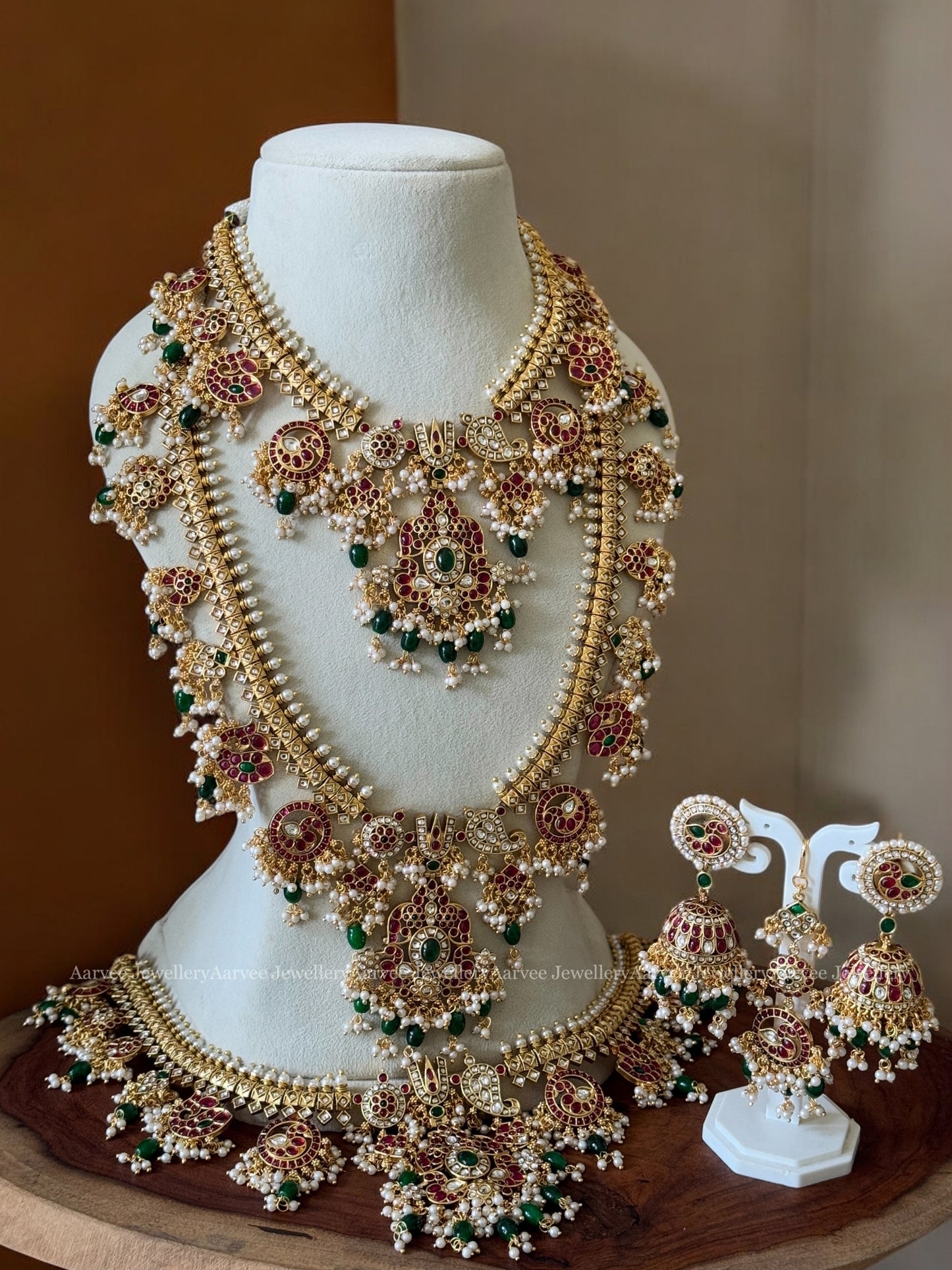 NITA GUTTAPUSALU BRIDAL JEWELLERY SET WITH GREEN BEADS
