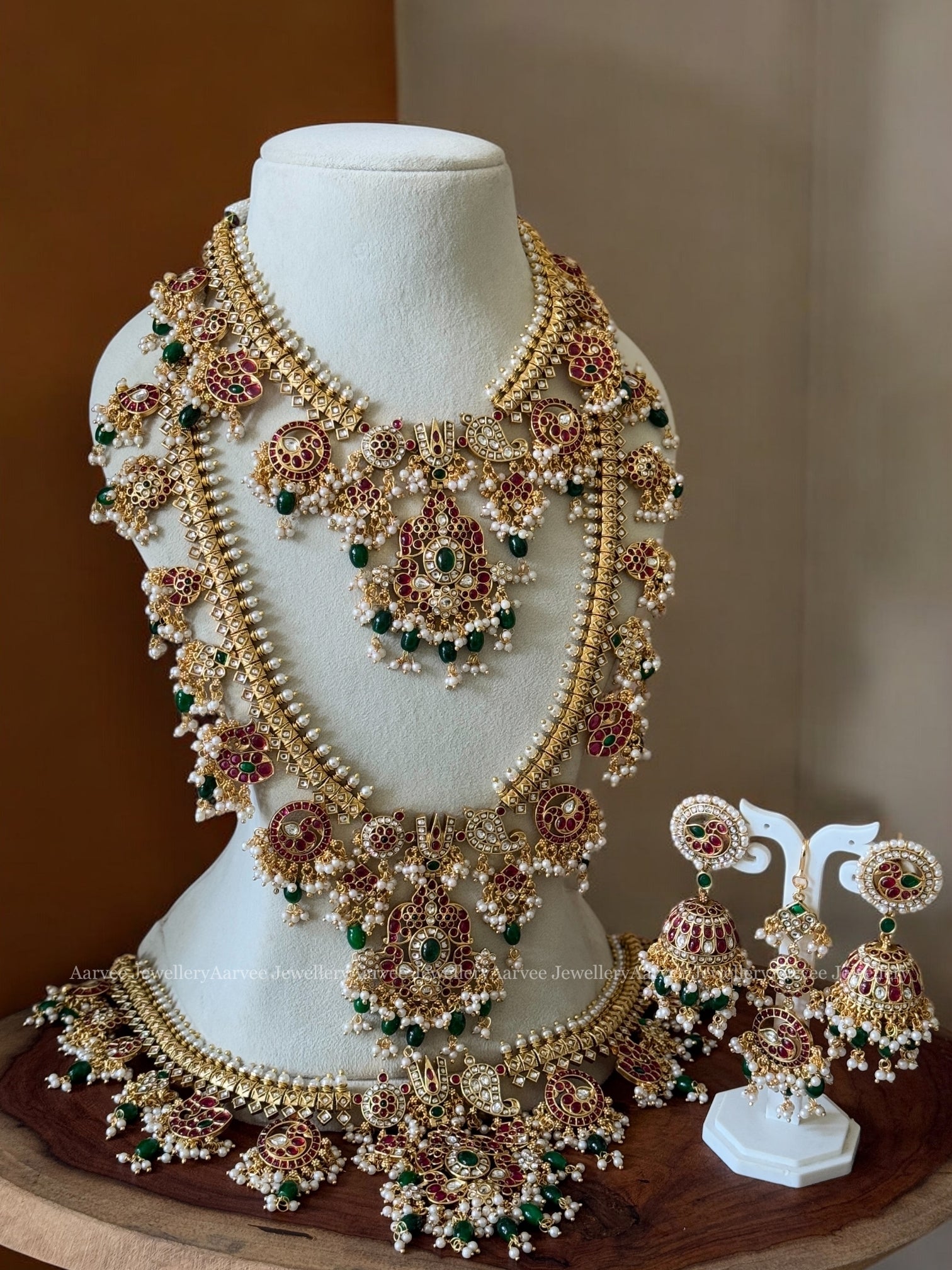 NITA GUTTAPUSALU BRIDAL JEWELLERY SET WITH GREEN BEADS