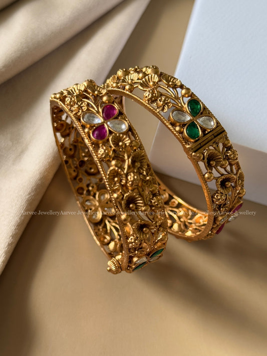 GOLD FINISH BANGLE IN FLORAL DESIGN