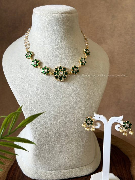 JADAU KUNDAN PEARL LINE NECKLACE SET WITH GREEN STONES FLORAL PENDANT