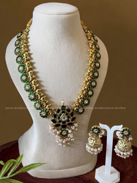 JADAU  KUNDAN GREEN STONE BUTTA HARAM SET WITH LOTUS PENDANT AND PEARL BEADS