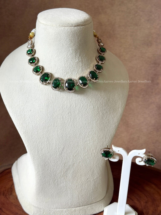 ELEGANT ROUND DESIGN GREEN STONE VICTORIAN NECKLACE SET