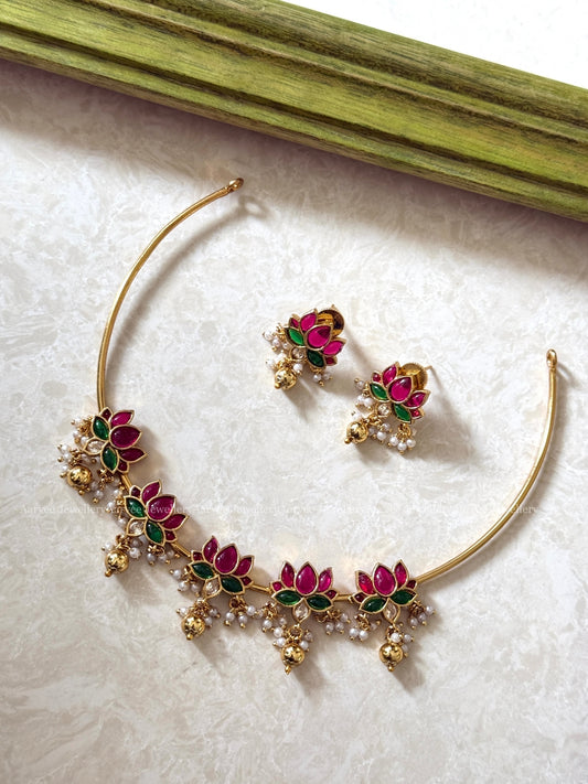 HASLI LOTUS MOTIF NECKLACE SET WITH GOLD BEADS