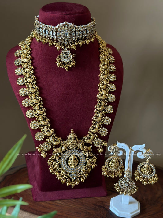 WHITE KUNDAN STONES NAGAS HARAM SET PAIRED WITH CHOKER & MATCHING TIKKA IN GOLD BEADS