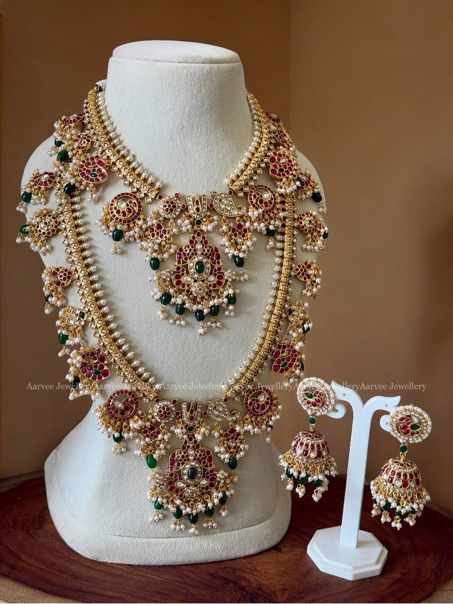 NITA GUTTAPUSALU BRIDAL JEWELLERY SET WITH GREEN BEADS