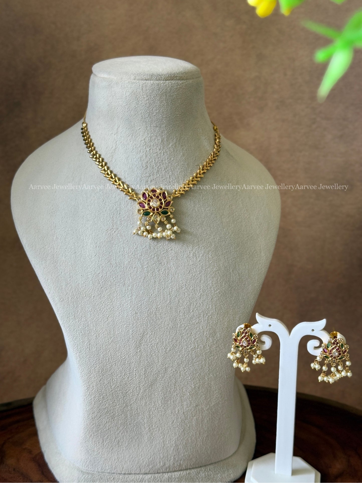 DELICATE GOLD CHAIN WITH LOTUS PENDANT NECKLACE SET